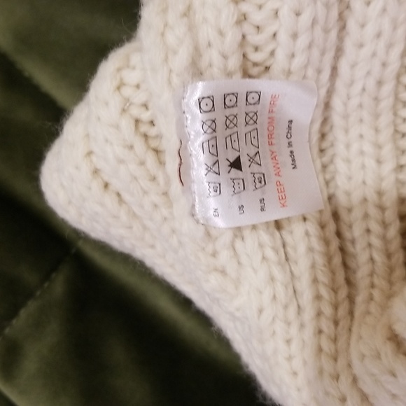 FURTALK Women Winter knitted beanie hat ivory color with removable faux fur pom - Picture 8 of 8